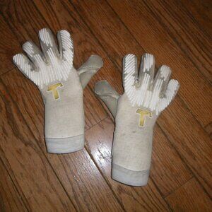 Teen’s Adult’s Unisex Be The Titan Match Soccer Gloves 4mm Gecko Grip